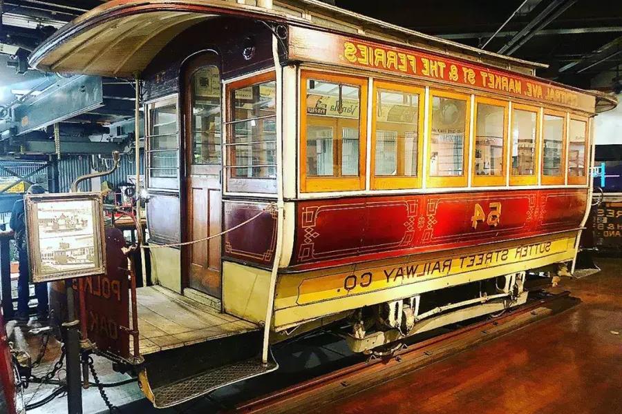 贝博体彩app缆车博物馆(San Francisco缆车博物馆)展出的老式缆车.