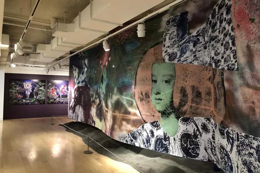 在非洲散居侨民博物馆的展厅里可以看到一幅大型壁画。. 贝博体彩app，加利福尼亚州.