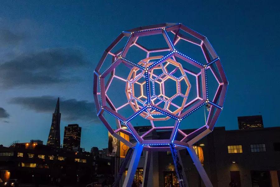 Exploratorium大型照明装置图片.