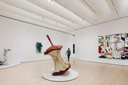 A man walks through a large, airy exhibit room filled with modern art at SFMOMA. 加州贝博体彩app.