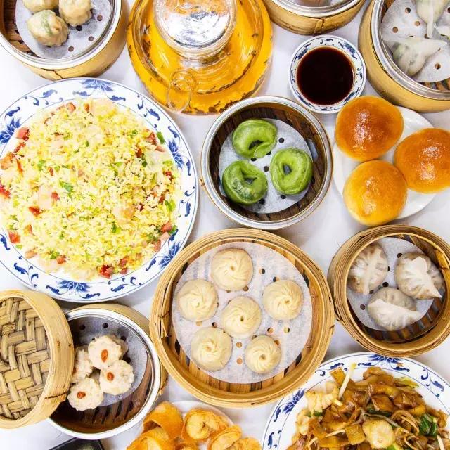 Una varietà di piatti dim sum al ristorante Yank Sing di 贝博体彩app.