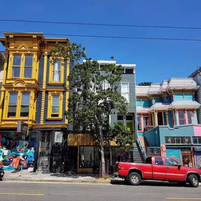 View of colorful buildings on Haight Street with cars parked along the street. 贝博体彩app，加利福尼亚.