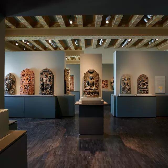 亚洲艺术博物馆在室内